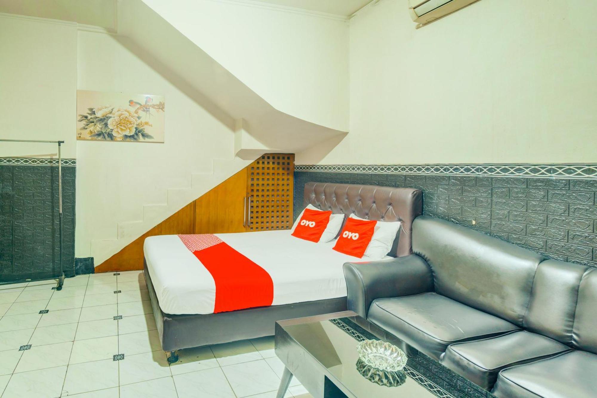 Oyo 93132 Modom Homestay Near Rs Islam Jakarta Pondok Kopi 외부 사진