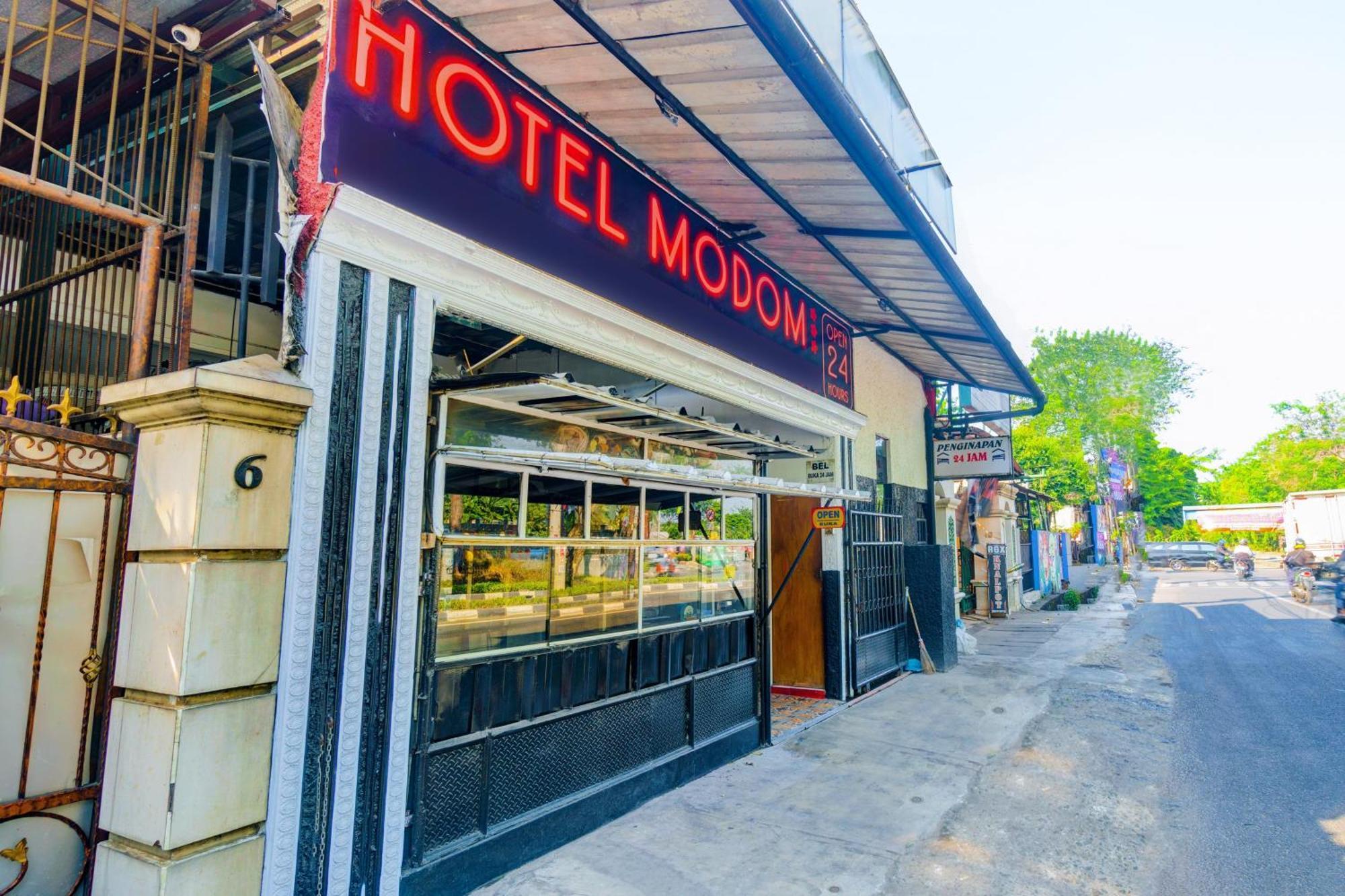 Oyo 93132 Modom Homestay Near Rs Islam Jakarta Pondok Kopi 외부 사진