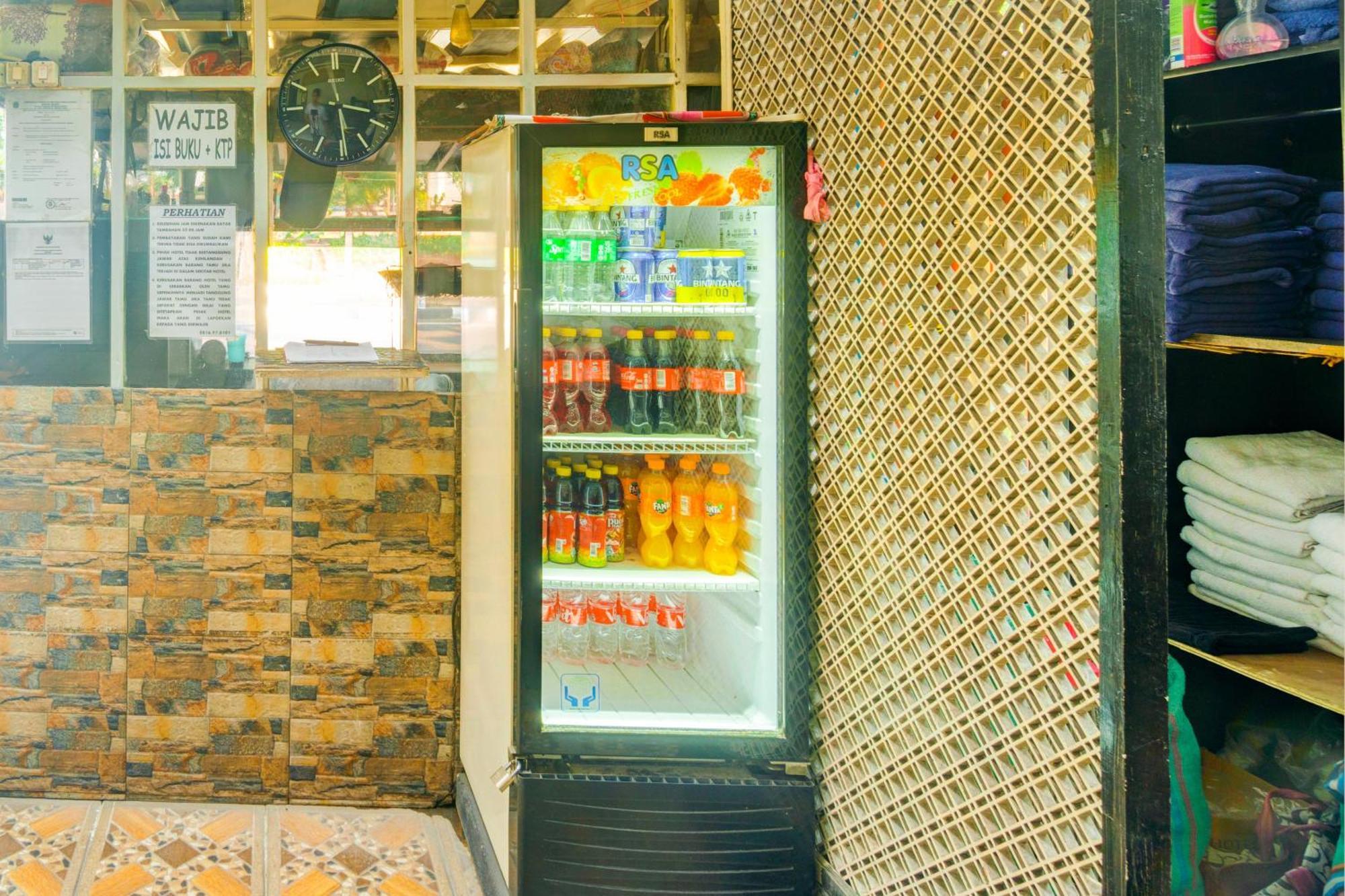 Oyo 93132 Modom Homestay Near Rs Islam Jakarta Pondok Kopi 외부 사진
