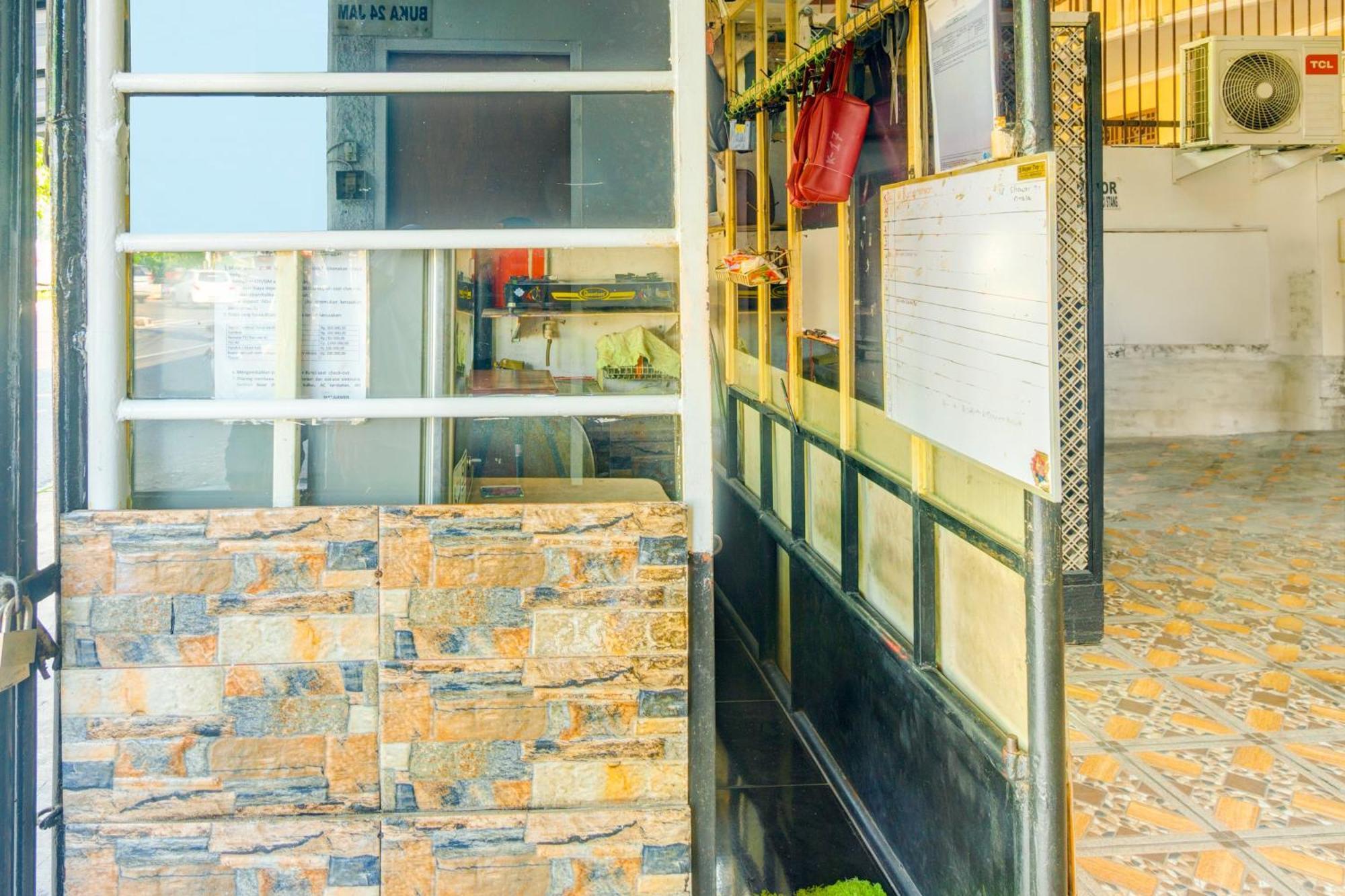 Oyo 93132 Modom Homestay Near Rs Islam Jakarta Pondok Kopi 외부 사진